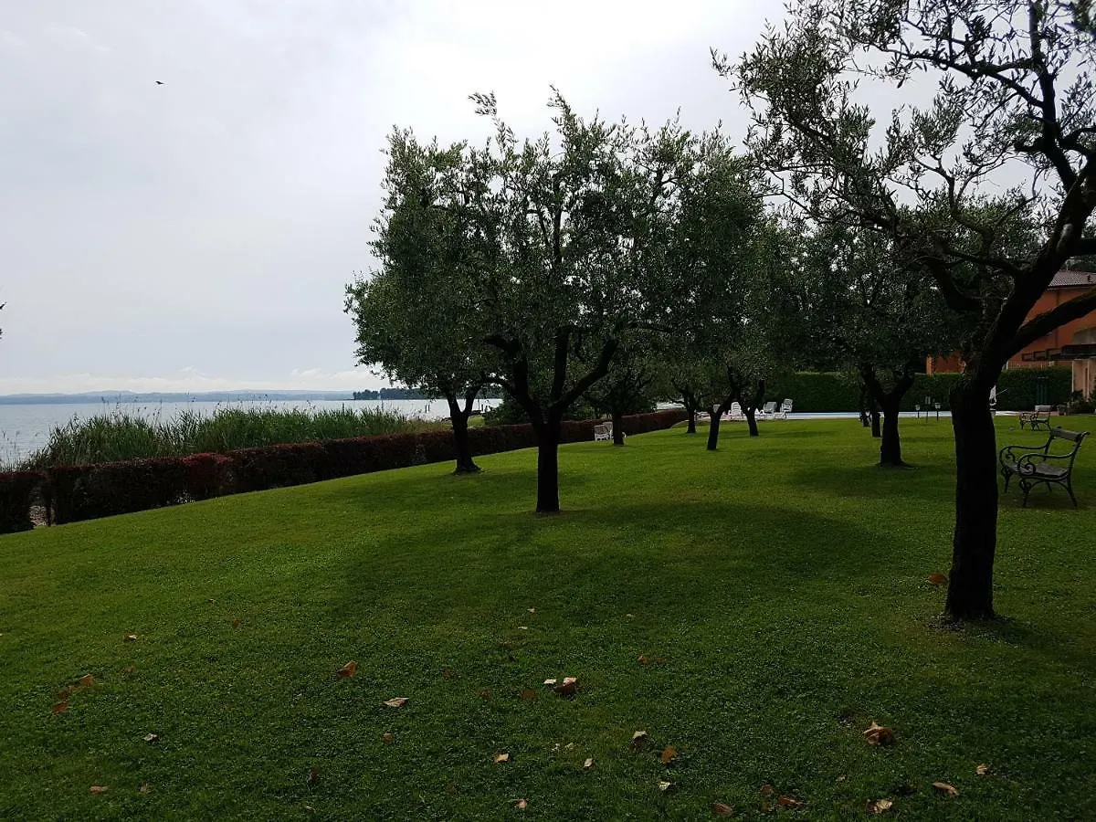 Bmp Apartment Orchidea Piscina, Giardino E Spiaggia Con Molo Sirmione